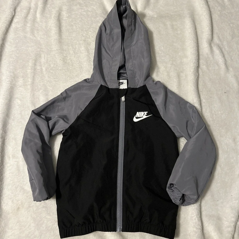 Nike Boys Colorblock Hooded Windbreaker Jacket Full Zip Black/Gray 4T
